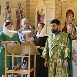 Приход храма святой Ксении Петербургской города Пскова приглашает на обучение церковному пению