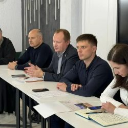Благочинный Печорского округа принял участие во встрече с депутатом Антоном Морозом