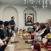 В молодежном центре «Трилучье» прошла очередная встреча со священником