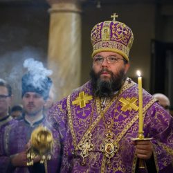 Митрополит Матфей возглавил всенощное бдение в Свято-Успенском Псково-Печерском монастыре