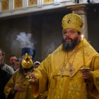 Митрополит Матфей возглавил всенощное бдение в Свято-Успенском Псково-Печерском монастыре
