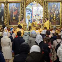 Митрополит Матфей совершил Литургию в Свято-Троицком кафедральном соборе